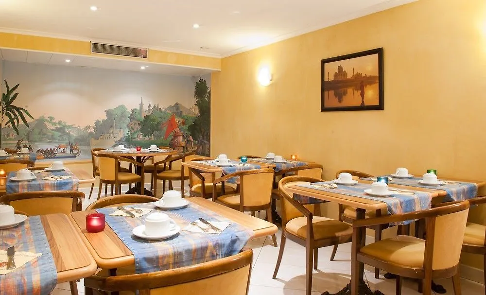 Hotel Elysees Opera Paris 4*,